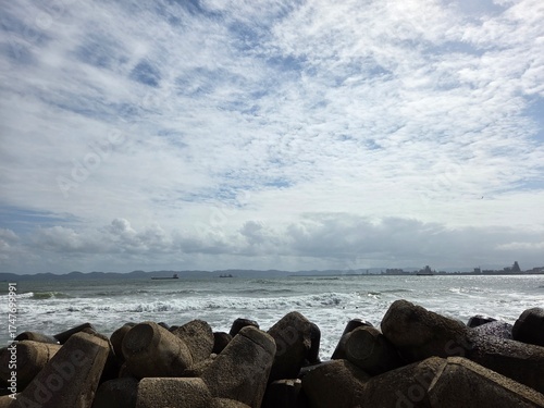 sea and rocks