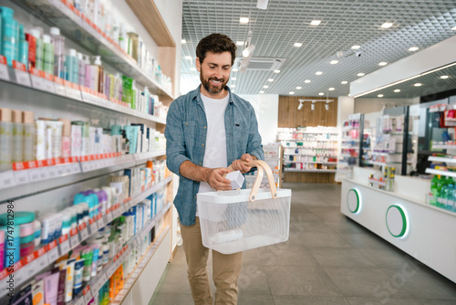 Obraz na plátně Caucasian male choosing drugs from shelf