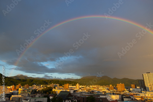 街中の虹