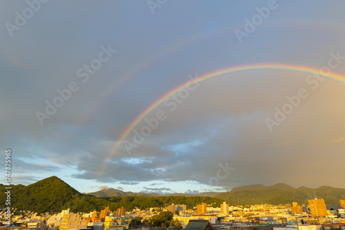 三角山と二重の虹02
