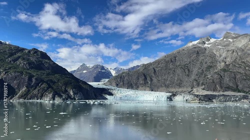 マージェリー氷河の全景、グレイシャーベイ国立公園、世界遺産、2025年8月下旬撮影