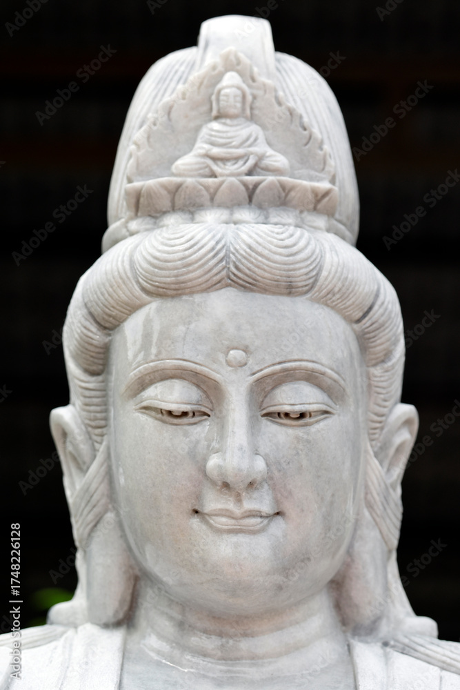 Obraz premium Vinh Trang buddhist Pagoda. Guan Yin, Guanyin, Quan Am, name for Avalokiteshvara, the bodhisattva of compassion which is usually represented as a female figure. My Tho Vietnam.