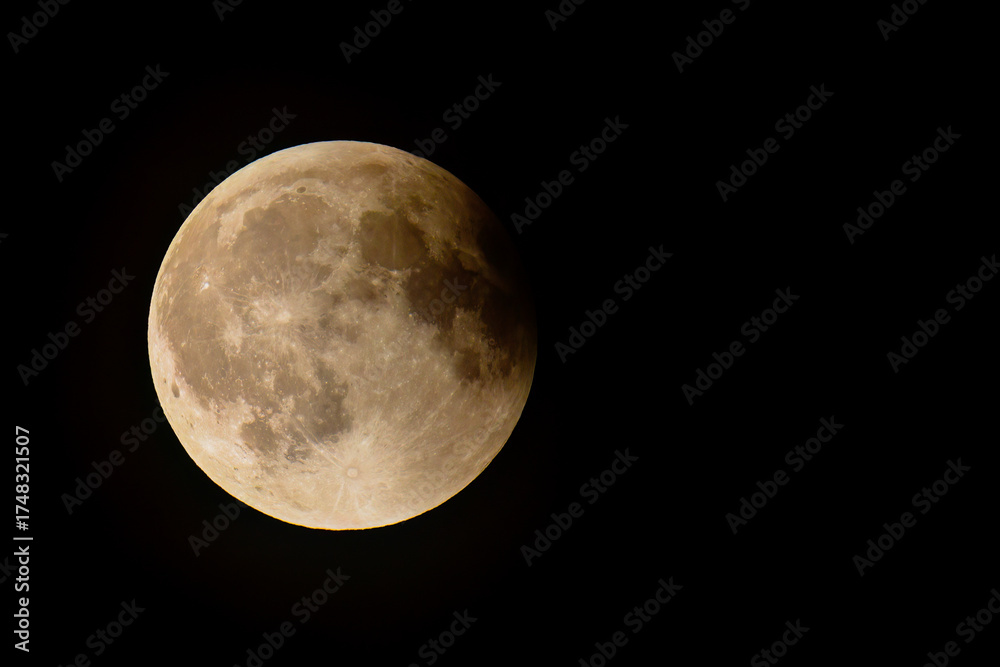 Obraz premium total lunar eclipse a special phenomenon 