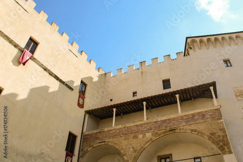 Palazzo Orsini a Pitigliano con cielo