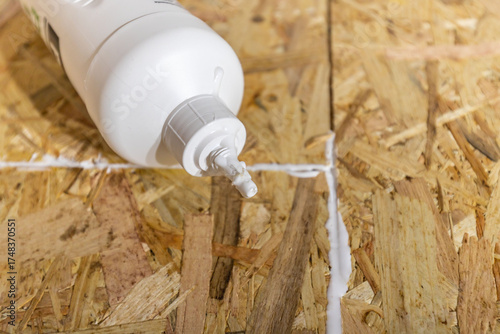 OSB Holzplatten verlegen und zusammenkleben