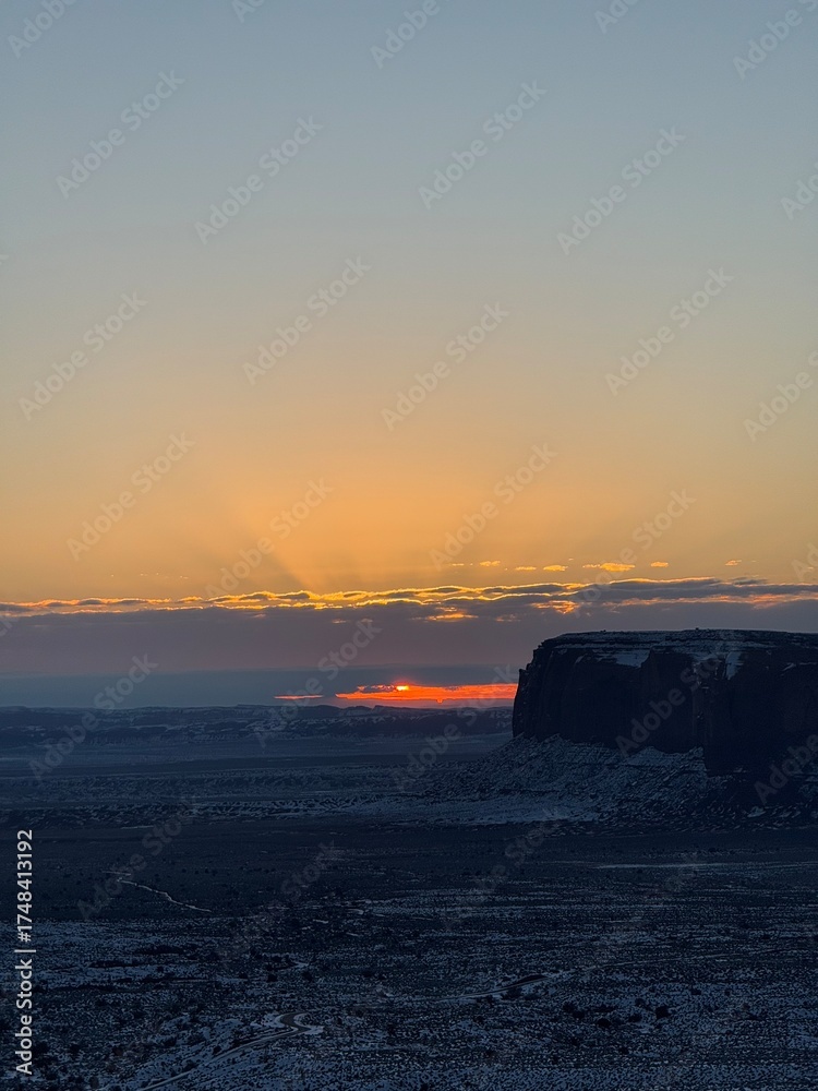 Obraz premium Snow-covered Monument valley at sunrise.