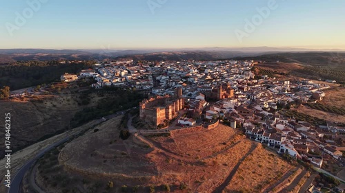 Atardecer en el castillo de Burgalimar en Baños de la Encina, Andalucía	