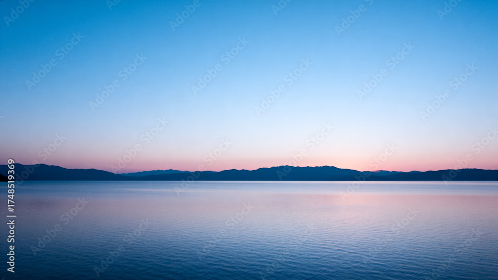 Obraz premium Serene lake at dusk with mountains