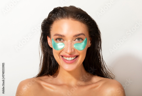 Tableau sur toile Portrait of beautiful European woman with gel patches under eyes smiling at came