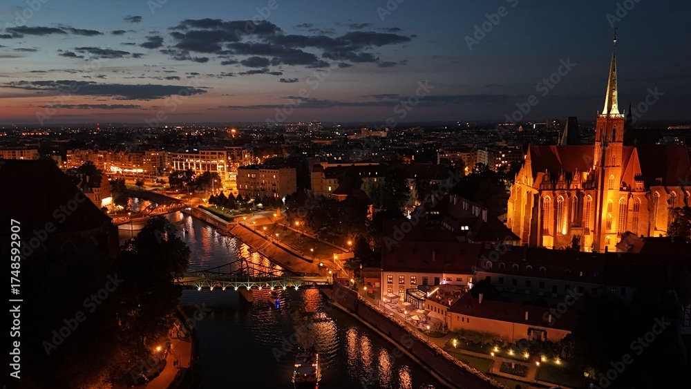 Fototapeta premium Panoramic View of Wrocław with the Oder River and Cityscape