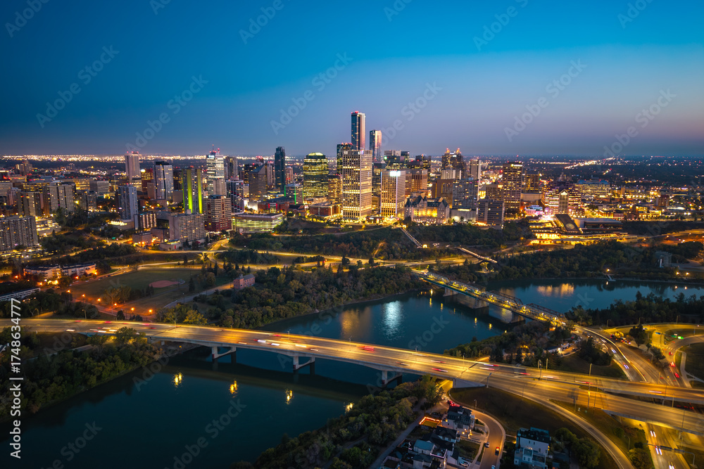 Obraz premium Aerial night view of Edmonton skyline and highway interchange