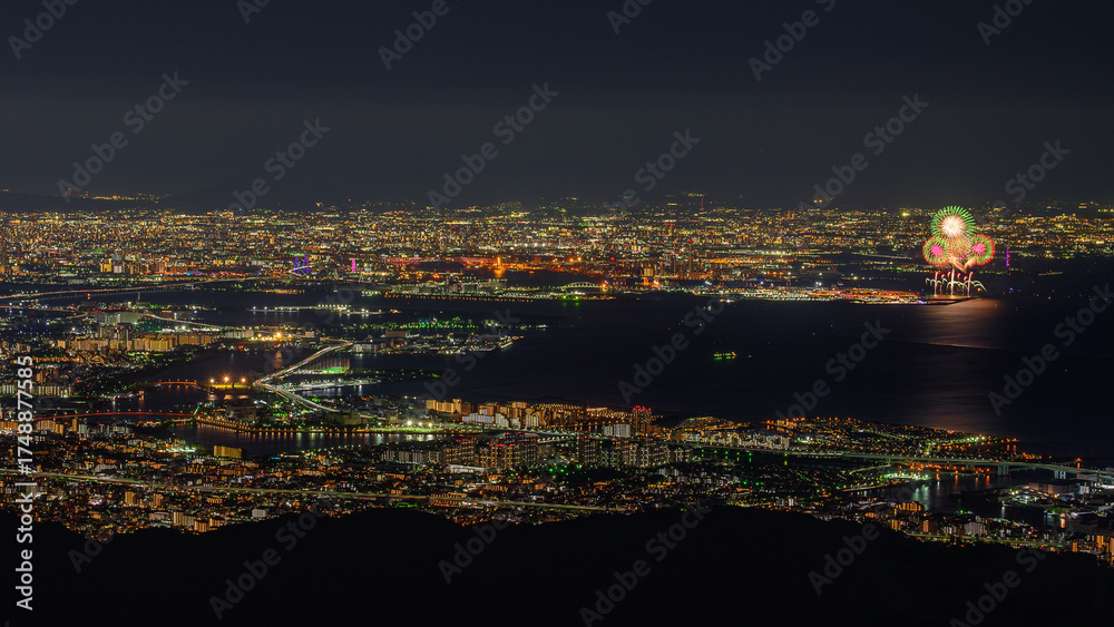 Fototapeta premium 六甲山からの夜景と万博花火