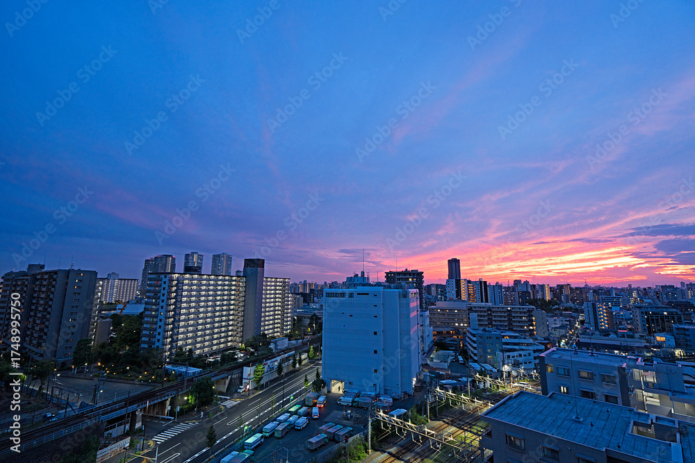 Fototapeta premium 燃えるような空