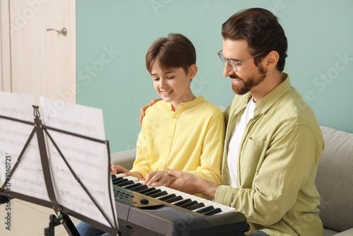 Private music teacher givin...