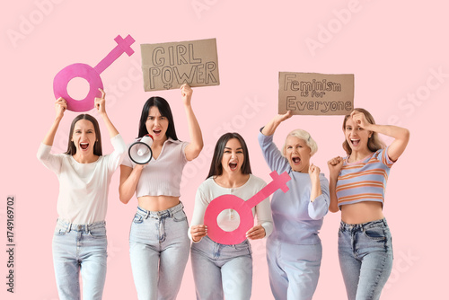 Group of protesting women w...