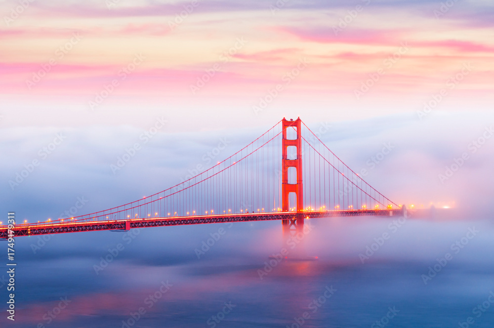 Fototapeta premium Golden Gate Bridge at Sunset. San Francisco, California, USA