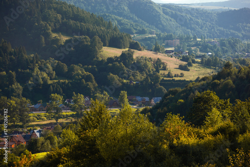 Fototapeta Naklejka Na Ścianę i Meble -  Panorama z Nowińskiej góry nad Muszyną.