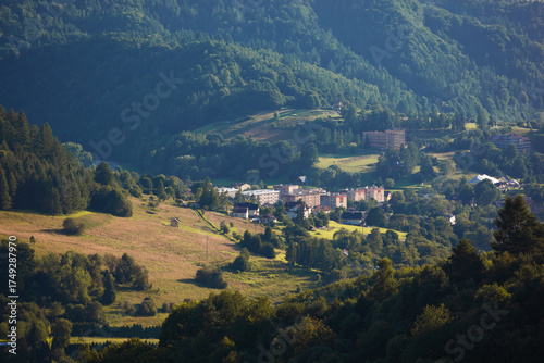 Fototapeta Naklejka Na Ścianę i Meble -  Panorama z Nowińskiej góry nad Muszyną.