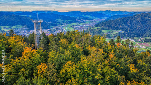 Orenkopfturm bei Haslach im Schwarzwald, Deutschland, Oktober 2025, Luftaufnahme