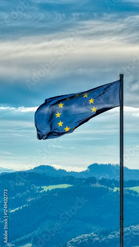 EU-Fahne auf dem Orenkopfturm, Schwarzwald, Oktober 2025