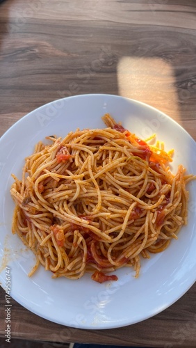 spaghetti with tomato sauce