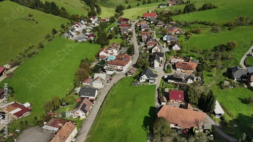 Blick auf Prinzbach im Schwarzwald, Deutschland, Luftaufnahme, Oktober 2025