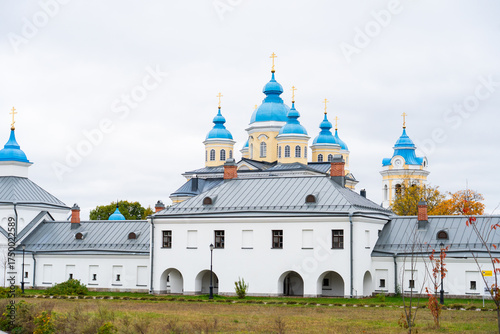 Valokuva A view across the monastery grounds, with white arched buildings in the foregrou