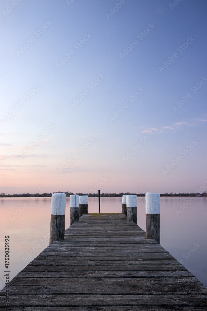 Naklejka premium landing stage