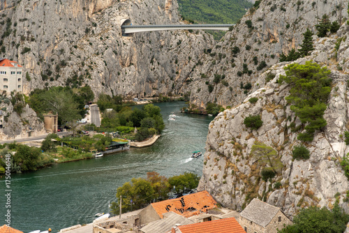 Fototapeta Naklejka Na Ścianę i Meble -  Scenic view of the river and bridge in Omis, Croatia