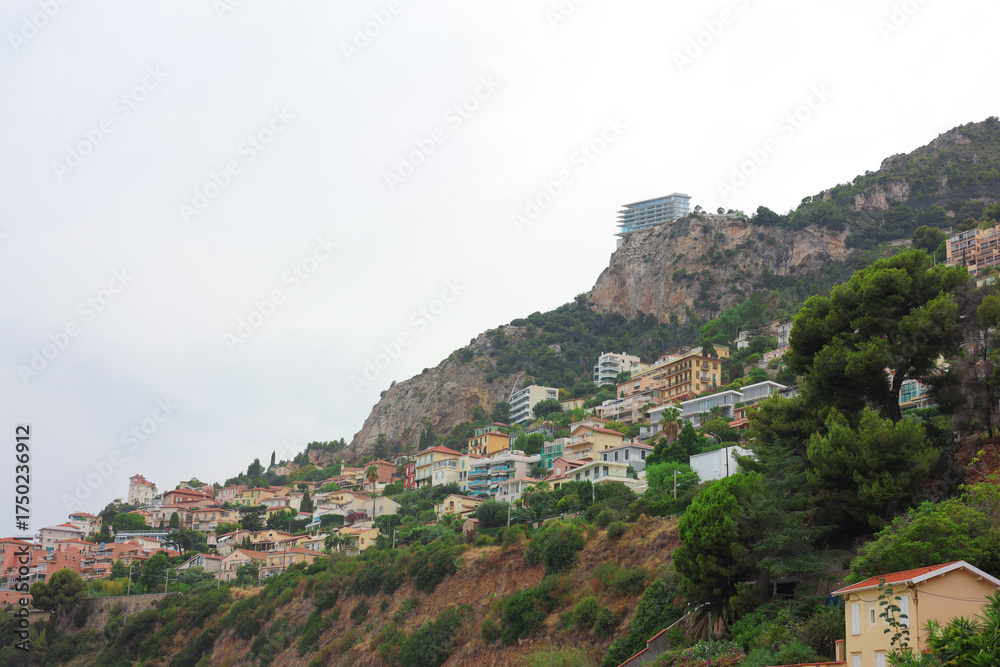 Obraz premium Beautiful view of many buildings on hills