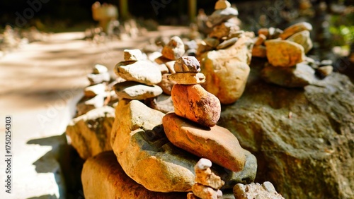 超絶バランスで積まれている石　宮崎の天安河原