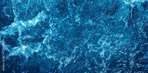 Foto The chaotic and dynamic movement of dark water