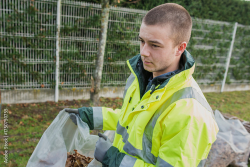 Obraz na płótnie portrait of young dustman at work