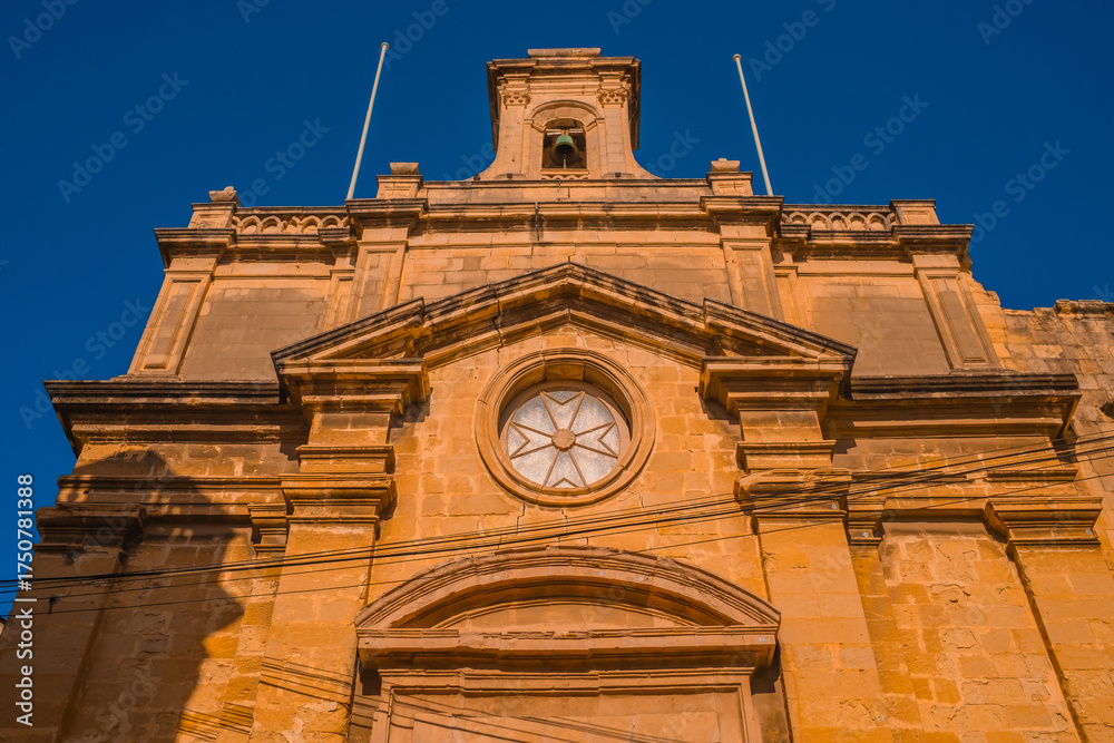 Obraz premium Birgu, Malta – Ancient Streets and Historic Fortress