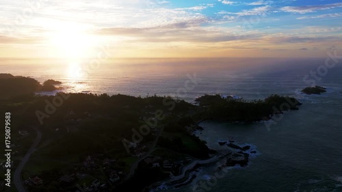 龍舞崎の日出（宮城県 気仙沼大島）