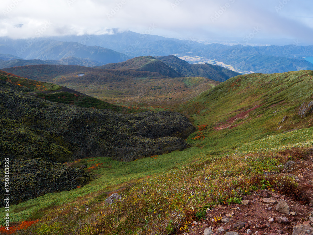 Obraz premium 紅葉の秋田駒ケ岳