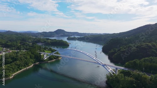 気仙沼大島大橋と気仙沼大島※右側（宮城県気仙沼市）