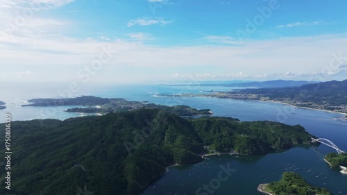 気仙沼大島大橋と気仙沼大島（宮城県気仙沼市）
