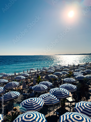 Fotografía Sunny Beach Bar, Blue Water And Parasols – Mediterranean Coast - Promenade des A