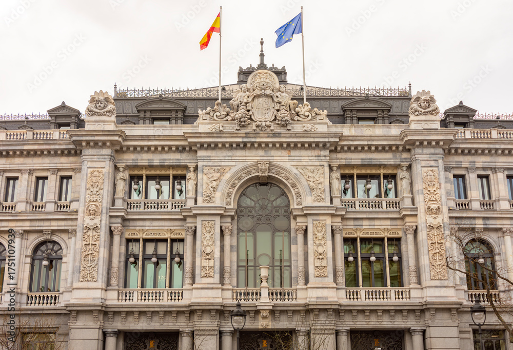 Obraz premium Bank of Spain (Banco de Espana) on Gran Via street in Madrid, Spain