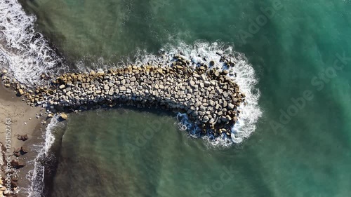 bonita vista aérea de los espigones de la playa de san pedro alcántara, Marbella	