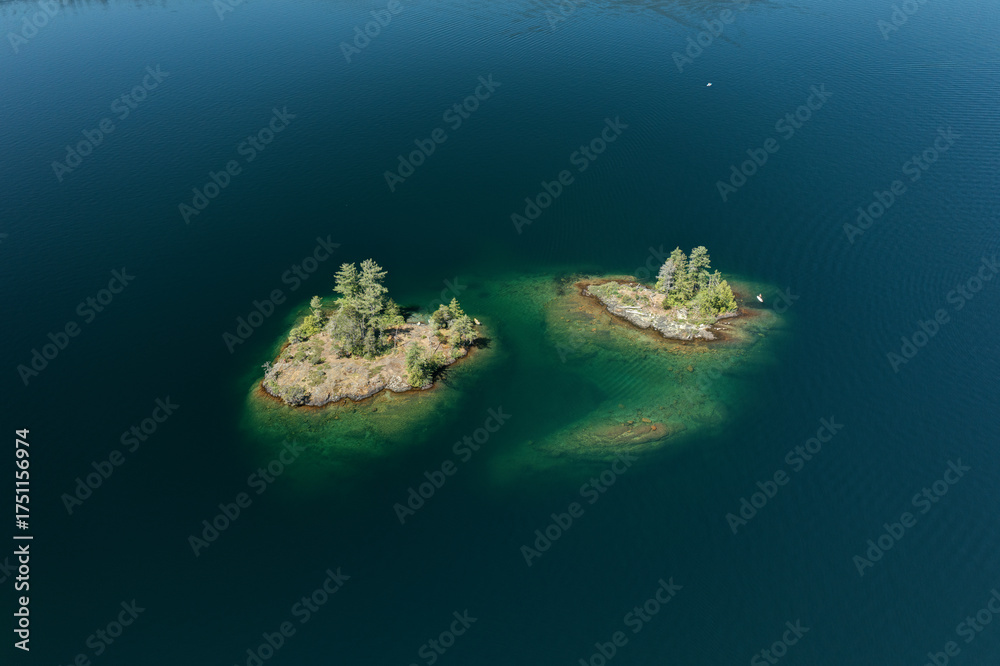 Obraz premium Inland lake islands in British Columbia, Canada