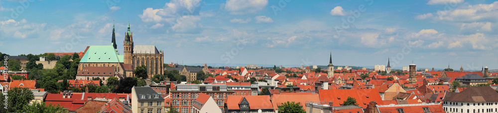 Obraz premium Panorama der Landeshauptstadt Erfurt von Thüringen