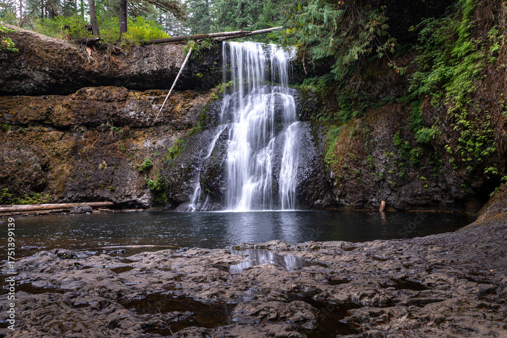 Fototapeta premium Waterfall Small