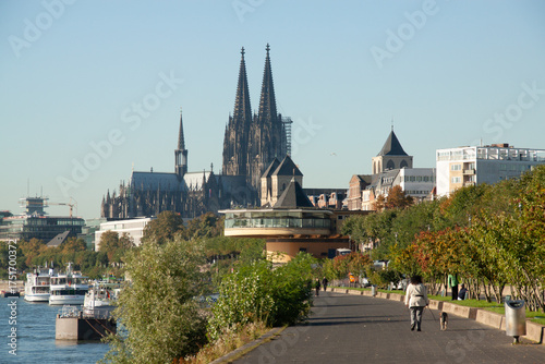 Left Bank Cologne Urban Charm
Historic west side blending culture, architecture, cuisine, and lifestyle.
