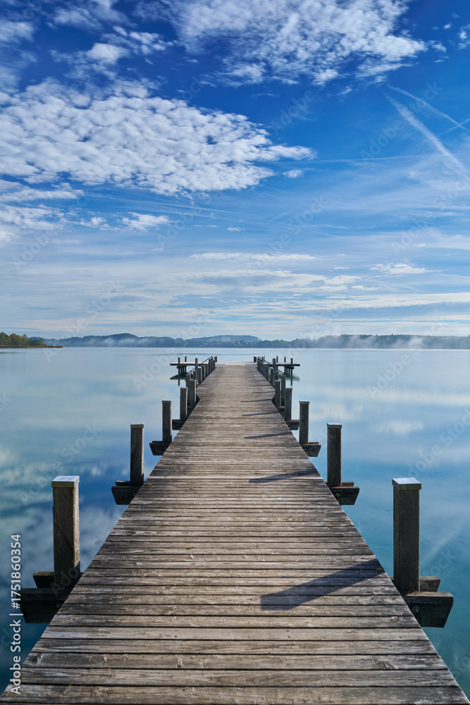 Naklejka premium Steg im Nebel