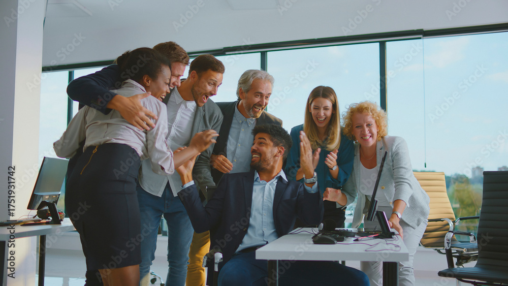Φωτογραφία Diverse business professionals cheering and applauding a colleague, acknowledgin