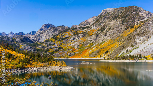 Lake Sabrina trail in autumn