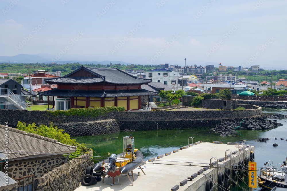 Obraz premium Harbor Hall and Basalt Embankments