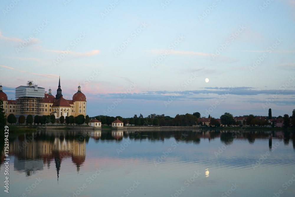 Fototapeta premium Blick zum Barockschloss Moritzburg in Sachsen